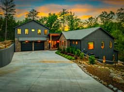 Lake Keowee House - A Luxury Lakeside Retreat - Image 3