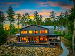 Lake Keowee House - A Luxury Lakeside Retreat - Image 5